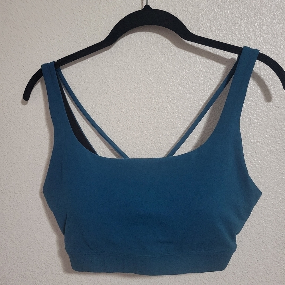 NWOT Athleta sports bra with removable bra pads size small